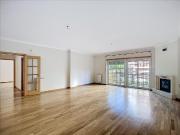 Apartamento moderno em condomínio privado em Algueirão...