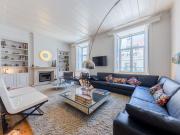 Apartamento no coração do Chiado, em prédio pombalino,...