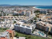 Apartamento novo com piscina e garagem no cento de...