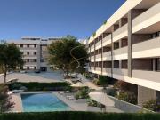 Apartamento novo com piscina e garagem no cento de...