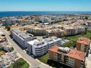 Apartamento novo com piscina e garagem no cento de...