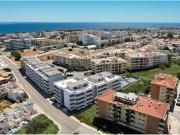 Apartamento novo com piscina e garagem no cento de...