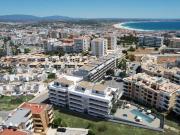 Apartamento novo com piscina e garagem no cento de...