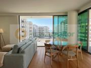 Apartamento perto da praia com grande varanda