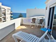 Apartamento praticamente na 1ª linha da Vila e com uma...