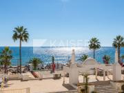 Apartamento recém renovado em frente à praia, com...