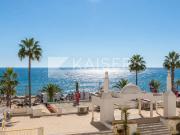 Apartamento recém renovado em frente à praia, com...