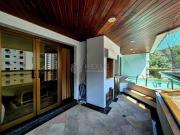 Apartamento reformado com piscina e churrasqueira na...