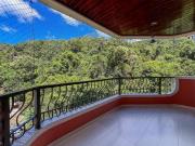 Apartamento reformado com varanda e lazer a duas quadras...