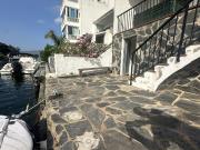 Apartamento reformado con amarre privado en el puerto de...