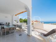 Apartamento reformado con amplia terraza y vistas al mar...