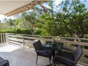 Apartamento reformado con dos dormitorios y piscina...