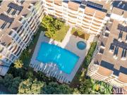 Apartamento reformado con terraza, parking y agradables...