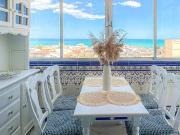 Apartamento Reformado con Vistas Panorámicas al Mar y...