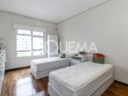 Apartamento reformado em andar alto no Jardim AmÃrica