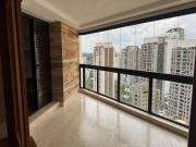 Apartamento reformado em andar alto próximo Parque Burle...