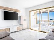 Apartamento reformado en alquiler anual en primera línea...