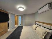 Apartamento reformado frente mar com lazer de clube e...