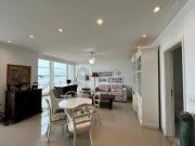 Apartamento reformado frente mar com varanda na Praia...