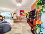 Apartamento reformado na esquina da Sogipa, bairro...