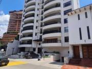 Apartamento Remodelado con piscina privada barrio...