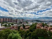 Apartamento remodelado con vista en venta El Poblado...
