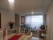 Apartamento remodelado segundo piso a 2 cuadras de la...