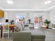 Apartamento Renovado com 2 Suites e Varandas, no Centro...