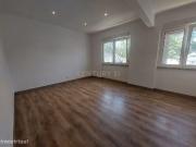 Apartamento T2 usado na Mina com Luz Natural e Boa Localizao