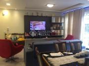 Apartamento semimobiliado no térreo e com pátio próximo...