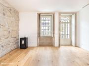 Apartamento T0 com varanda e jardim na Baixa do Porto