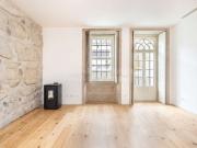 Apartamento T0 com varanda e jardim na Baixa do Porto