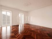 Apartamento T0 com varanda no Clérigos 82 na Baixa do Porto