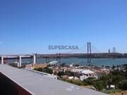 Apartamento T0 em Alcântara