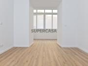 Apartamento T0 espaçoso e com terraço, em Arroios, Lisboa