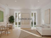 Apartamento T0, no 1º andar sem elevador, localizado no... Apartamento T0, no 1º andar sem elevador, localizado no...