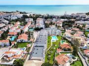 Apartamento em condomnio com Piscina a p da Praia