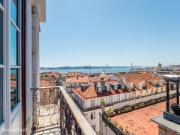 Apartamento T1+1, em prdio recuperado com elevador no Chiado