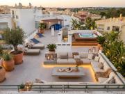 Apartamento T1+1, inserido no 5.º piso, em Armação de...