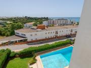 Apartamento T1+1, totalmente renovado, com piscina e...