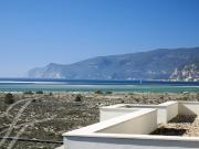Apartamento T1+1 com vista mar, Troia