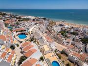 Apartamento T1 + 1 inserido em condomínio com piscina...