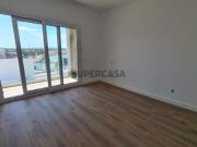 Apartamento T1 c/ arrecadação em Vale de Milhaços
