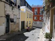 Apartamento T1 centenrio, para Remodelar, localizao...