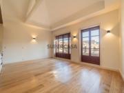 Apartamento T1 com duas varandas em Prédio na rua Sá da...