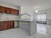 Apartamento T1 com Garagem junto à Praia Areia Branca...