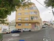 Apartamento T1 com logradouro em Almada