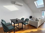 Apartamento T1 com móveis para arrendamento na Lapa