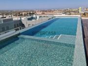 Apartamento NOVO com piscina, garagem e grande varanda