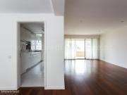 Apartamento T1 com varanda, Quinta de Miramar